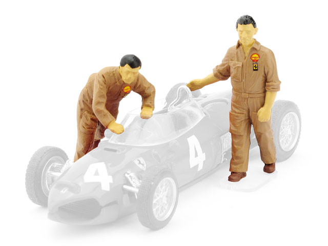 Set 2 Meccanici Ferrari che spostano auto / moving the car  1961 by brumm
