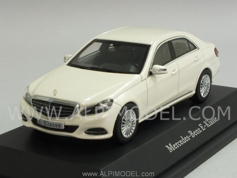 Mercedes E-Class 2013 (Diamond White Metallic) (Mercedes promo) by kyosho