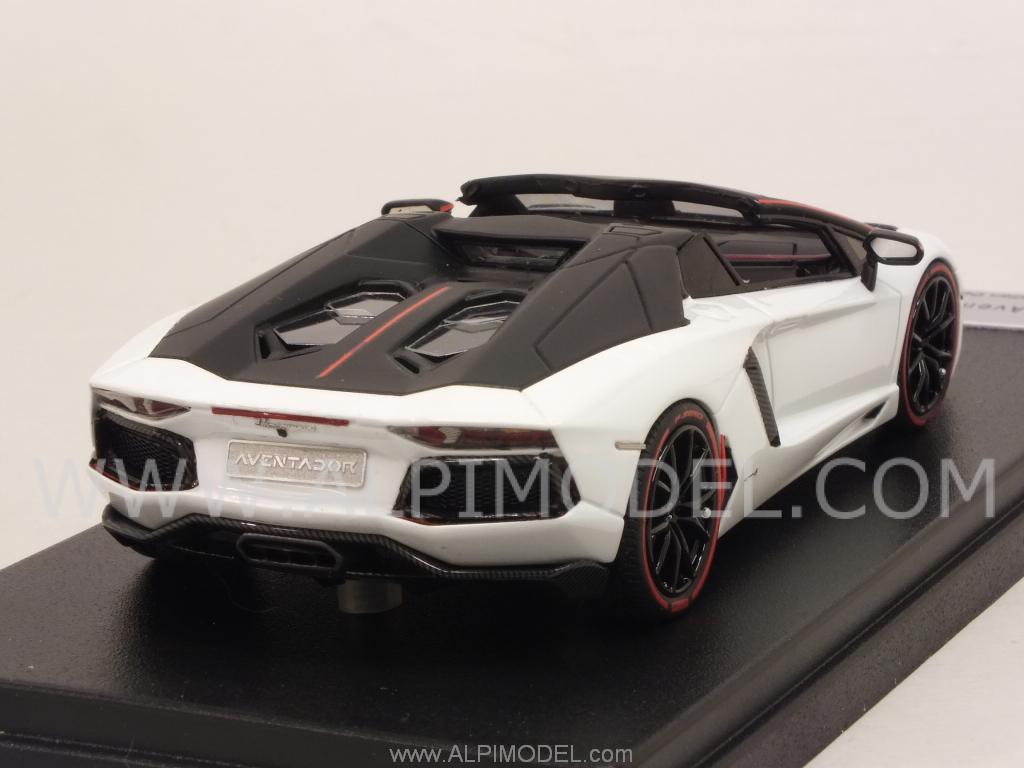 Lamborghini Aventador Roadster LP700-4 Pirelli Edition (Bianco Isis) - looksmart