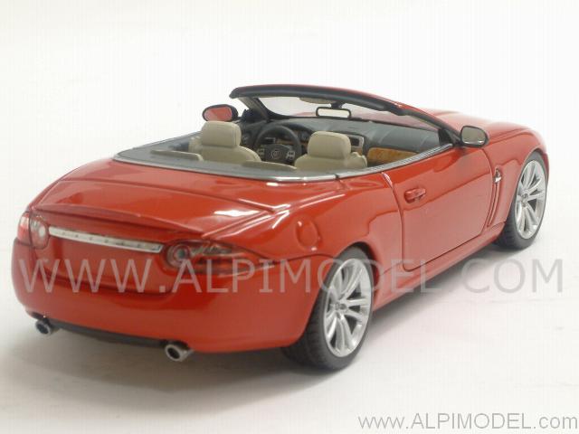 Jaguar XK Convertible) 2006 (Salsa Red) - minichamps