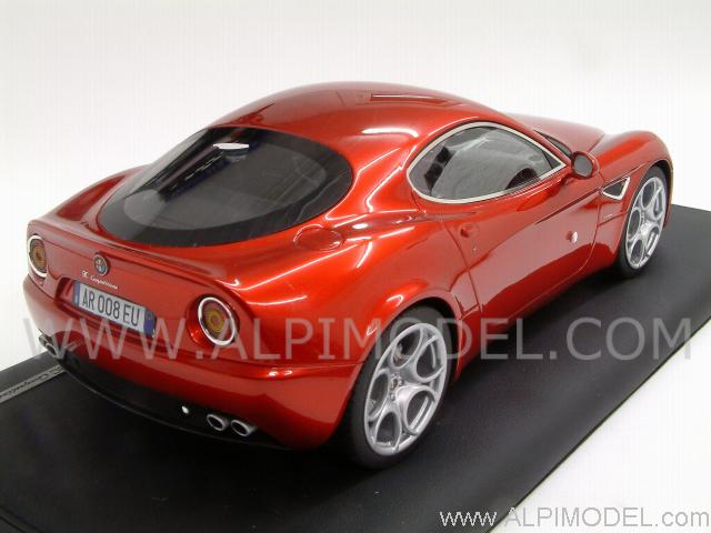 Alfa Romeo 8C Competizione 1/18 scale  (no opening features) in Gift Box with leather base - mr-collection