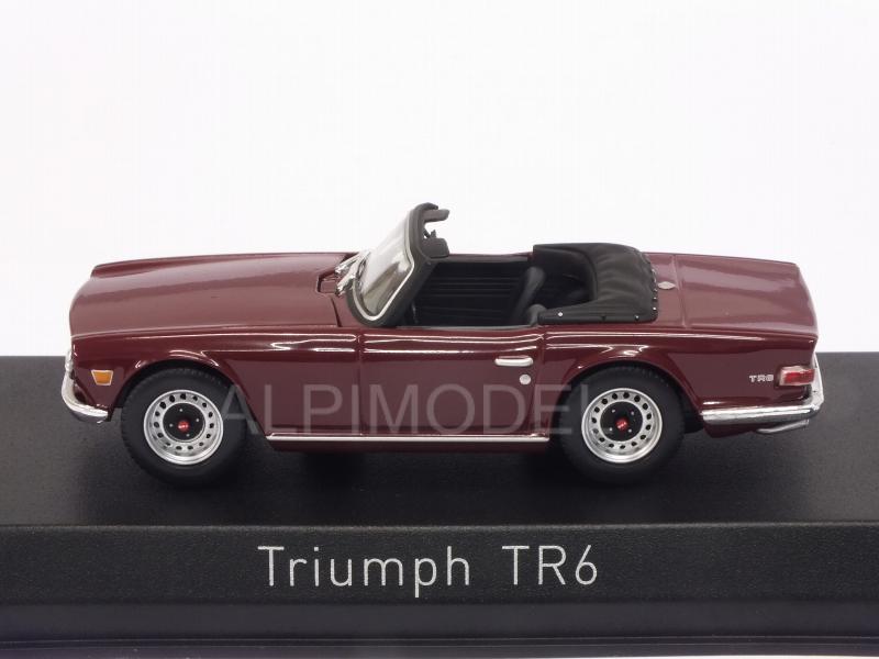 Triumph TR6 1970 (Damson Red) - norev