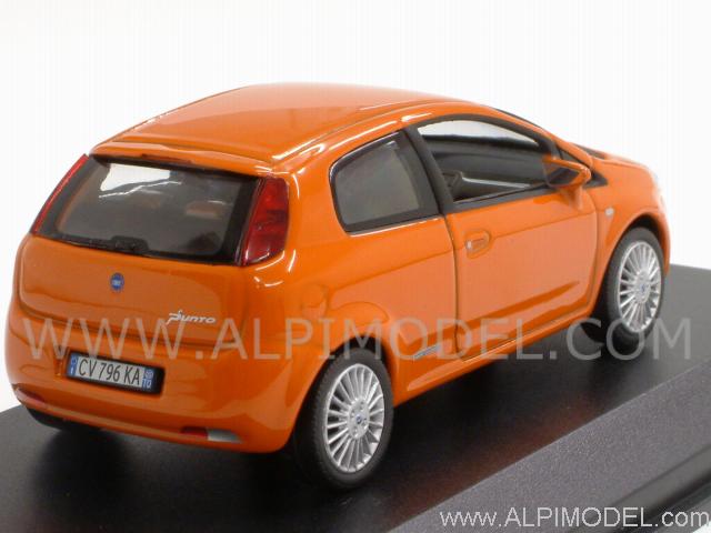 Fiat Grande Punto 2005  (Arancio) - norev