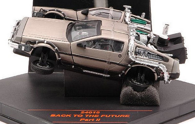 De Lorean BACK TO THE FUTURE 2 Flying Version by vitesse