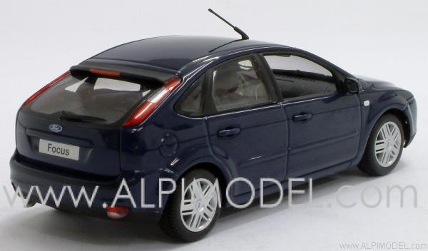 Ford Focus 2004 (Marine Blue) by minichamps