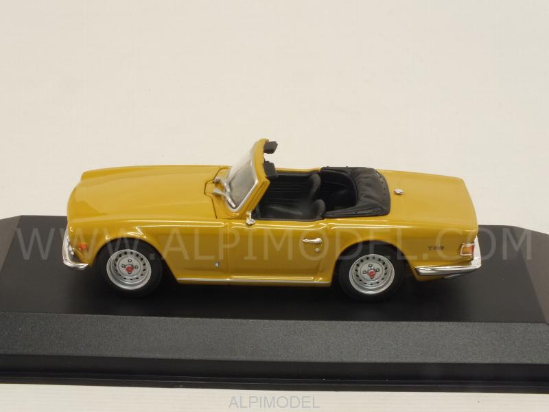 Triumph TR6 1968 (Ochre) 'Maxichamps' Edition by minichamps