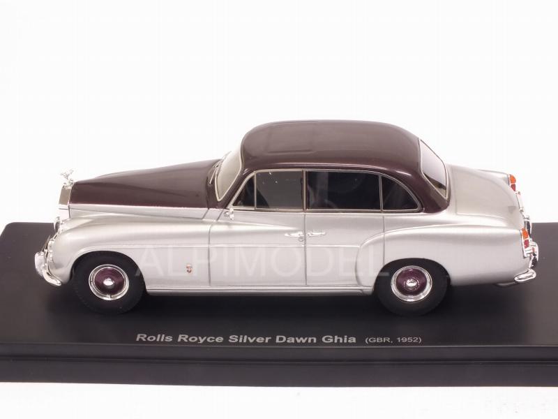 Rolls Royce Silver Dawn Ghia 1952 (Silver) - avenue-43