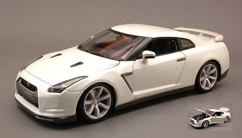 Nissan GTR 2009 (White) by burago