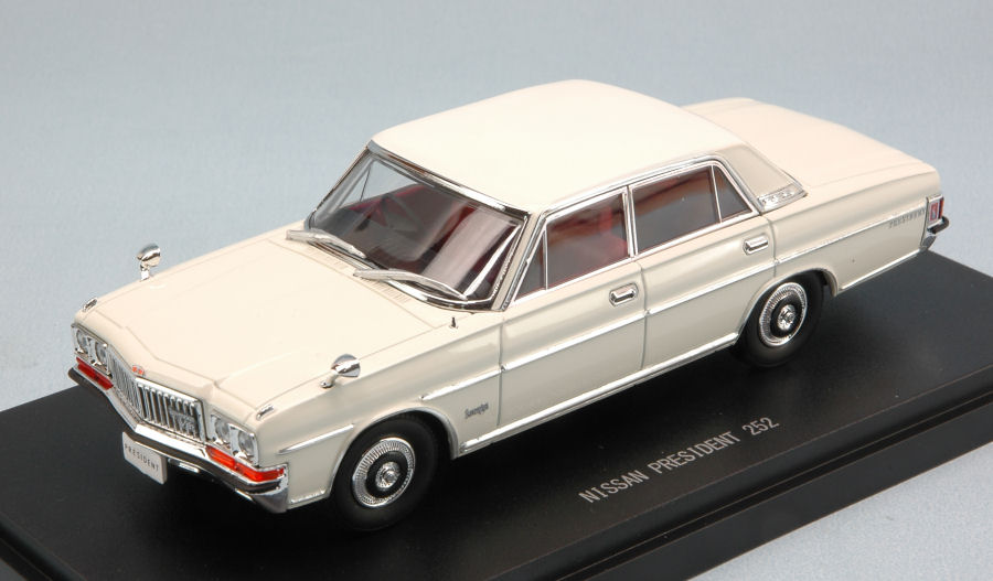 Nissan President 252 1987 (White) by ebbro