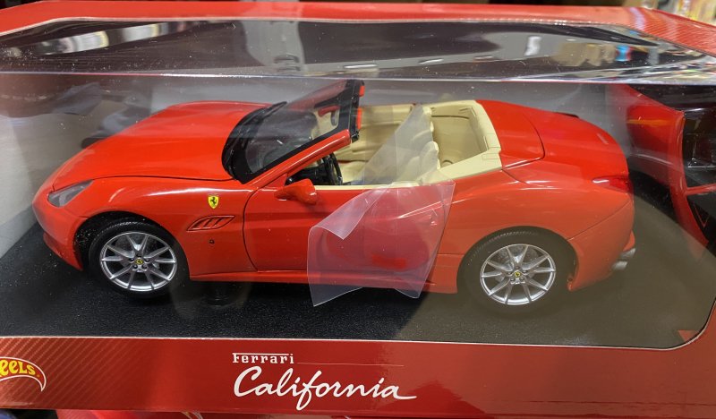 Ferrari California Convertible 2008 Red Foundation 1:18 by hot-wheels
