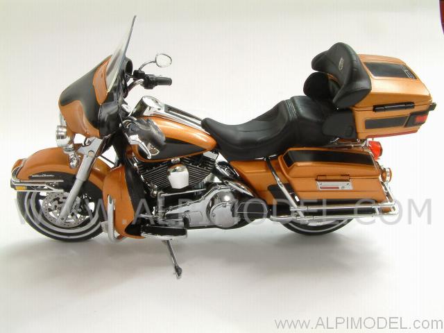 Harley Davidson  FLHTCU Ultra Classic Electra Glide 105th Anniversary Special Edition - highway-61
