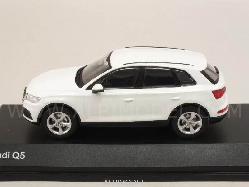 Audi Q5 2016 (Ibis White) Audi Promo - i-scale