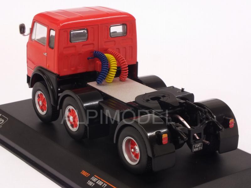 Fiat 690 T1 Truck 1961 (Red/Black) - ixo-models