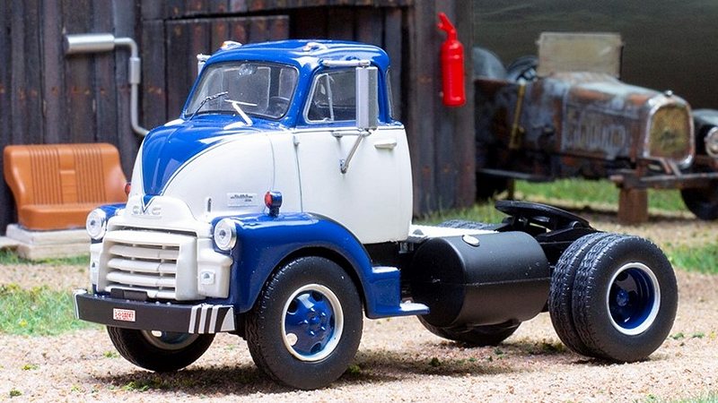 GMC 950 COE Truck 1954 (White/Blue) by ixo-models