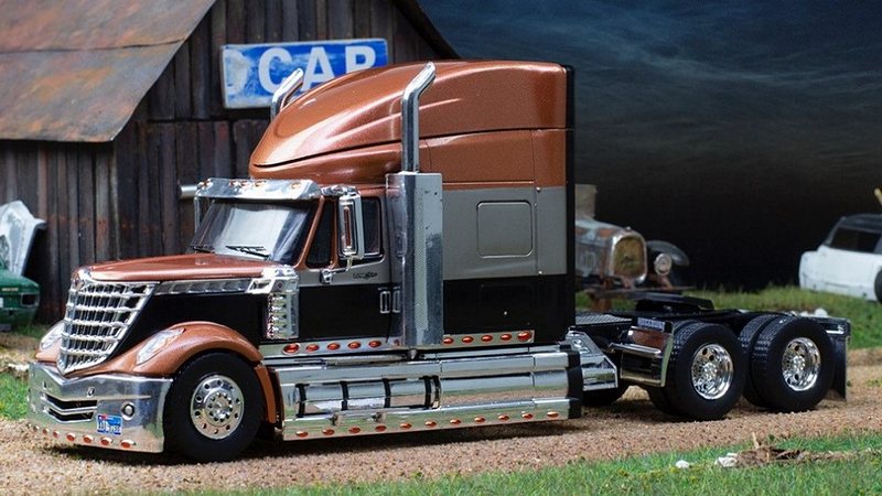 International Lonestar Truck 2010 (Met.Orange/Black) by ixo-models