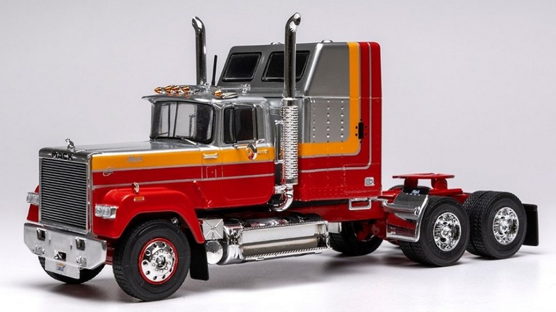 Mack Superliner Magnum Truck 1985 (Silver/Red) by ixo-models