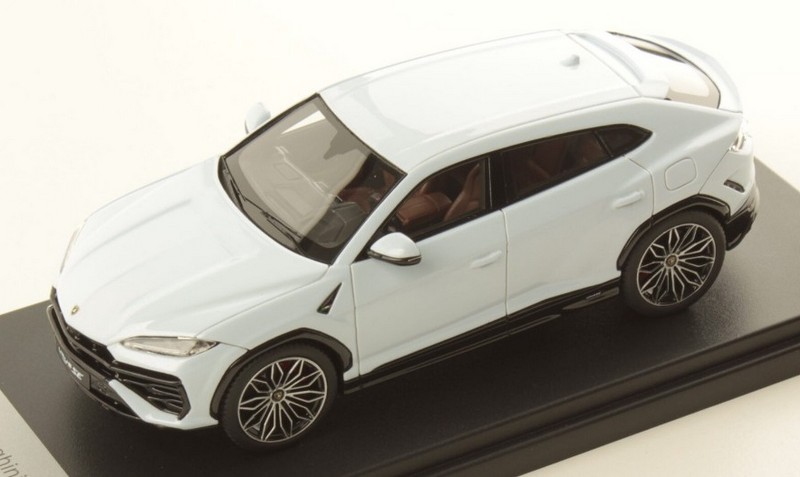 Lamborghini Urus SE (Bianco Sapphirus) by looksmart