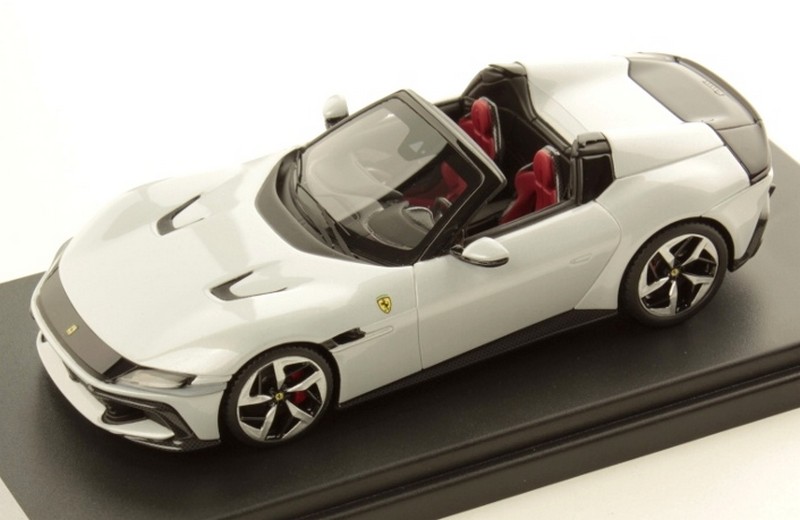 Ferrari 12 Cilindri Spider (Bianco Artico) by looksmart