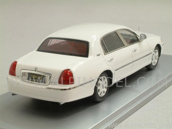 Lincoln Town Car 2011 (Vibrant White) - luxury