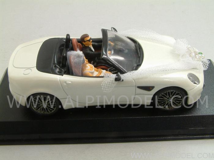 Alfa Romeo 8C Spyder 'Just Married' (with 2 figurInes)  Limited Edition 298pcs. by m4