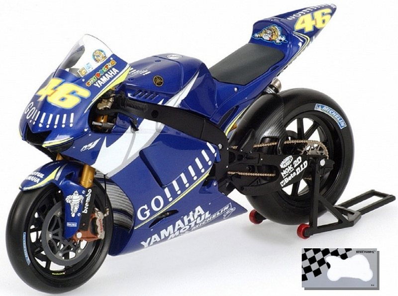 Yamaha YZR-M1 MotoGP 2005 Valentino Rossi World Champion 'Silverbox' Edition by minichamps