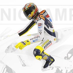Valentino Rossi figure riding Valencia MotoGP 2003 by minichamps