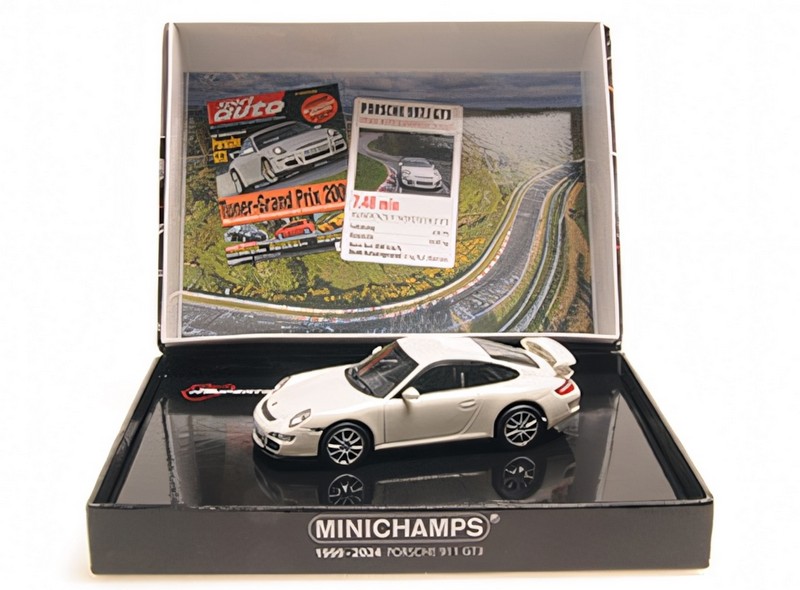 Porsche 911 GT3 White Sport Auto 2006 by minichamps
