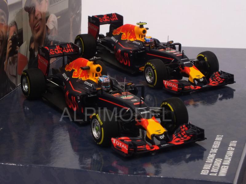 Red Bull RB12 Set Winner and 2nd place Ricciardo-Verstappen GP Malaysia 2016 - minichamps