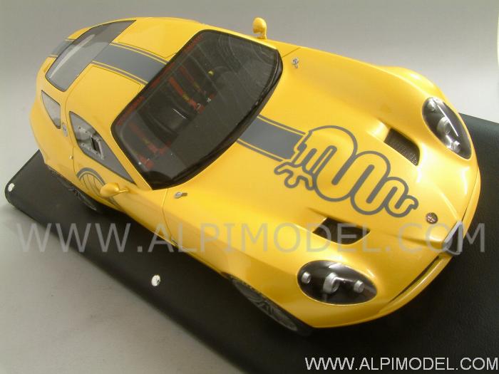 Alfa Romeo TZ3 2010 1/18 (Metallic Yellow) - gift box- leather base - mr-collection