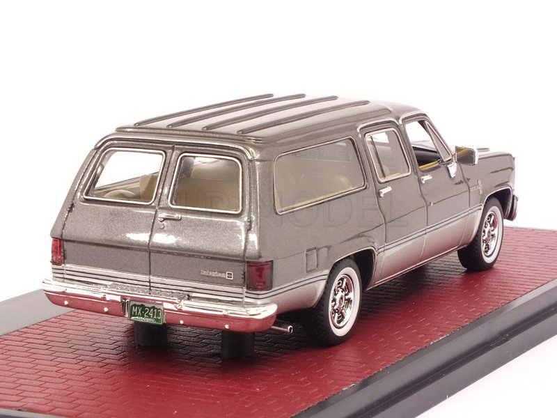 Chevrolet Suburban 1981 (Grey Metallic) - matrix-models