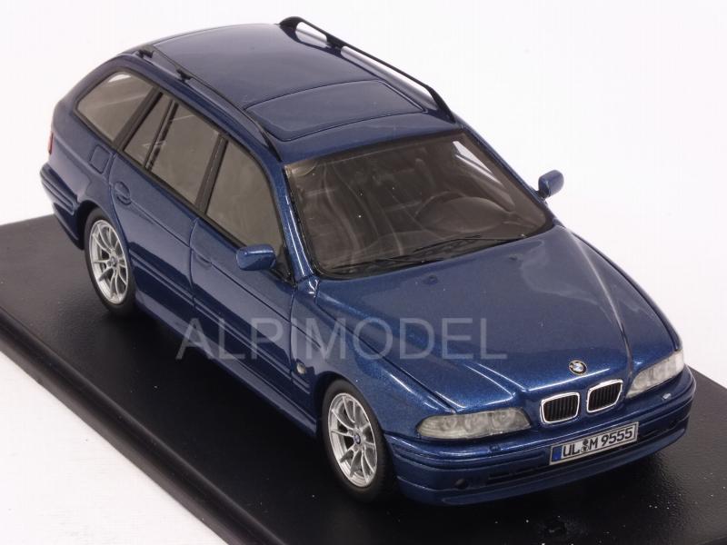 BMW Serie 5 Touring (E39) 2002 (Metallic Blue) - neo