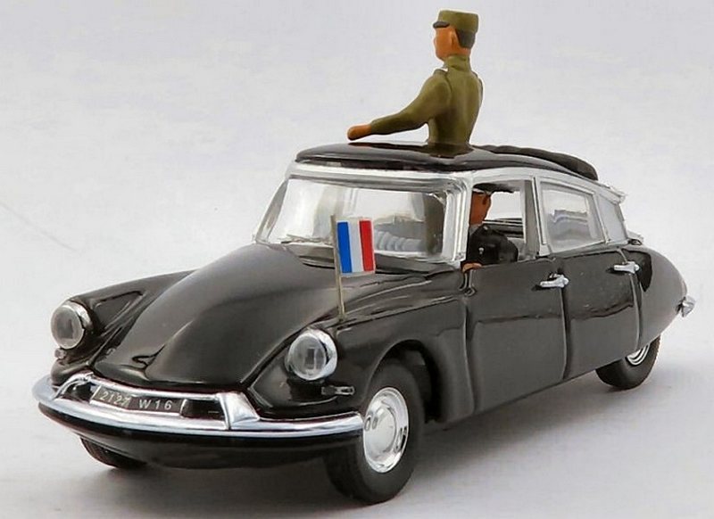 Citroen DS19 General De Gaulle + Driver 1960 by rio