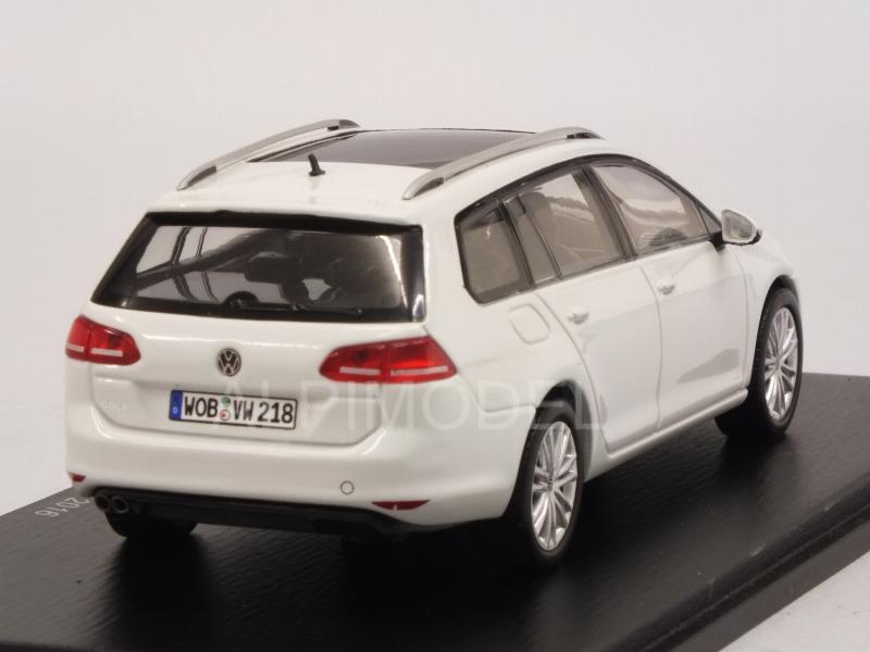 Bon plan : la Volkswagen Golf 7 GTE de Spark au 1/43 à 15 € - Mini PDLV
