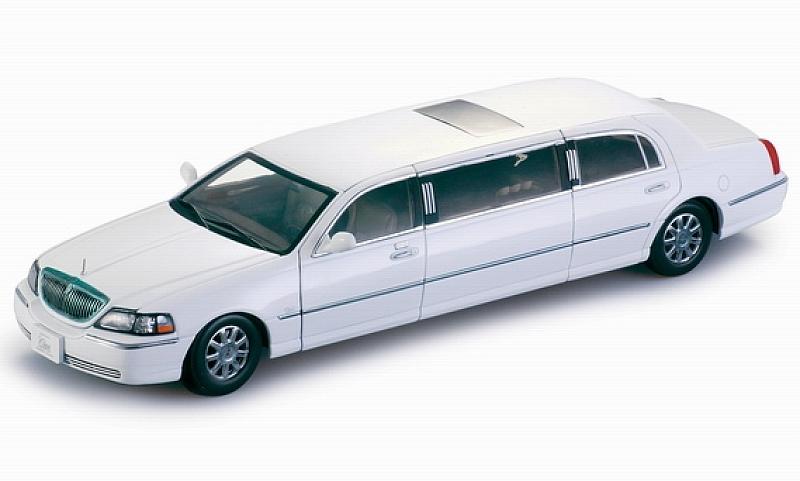 Lincoln Town Car Limousine 2003 White by sunstar