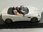 Alfa Romeo 8C Spyder 'Just Married' (with 2 figurInes)  Limited Edition 298pcs.