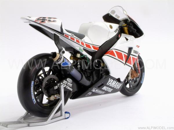 YAMAHA YZR-M1 GP VALENCIA - SPAIN 2005  VALENTINO ROSSI by minichamps