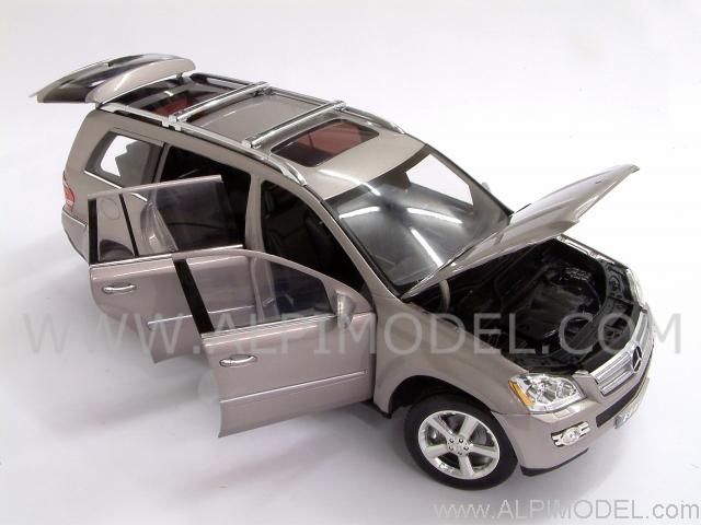Minichamps Mercedes-Benz GL-Klasse Palladium Silber – 1/43 Modellauto, Ca. 11 Cm, Mit Sockel & Vitrine